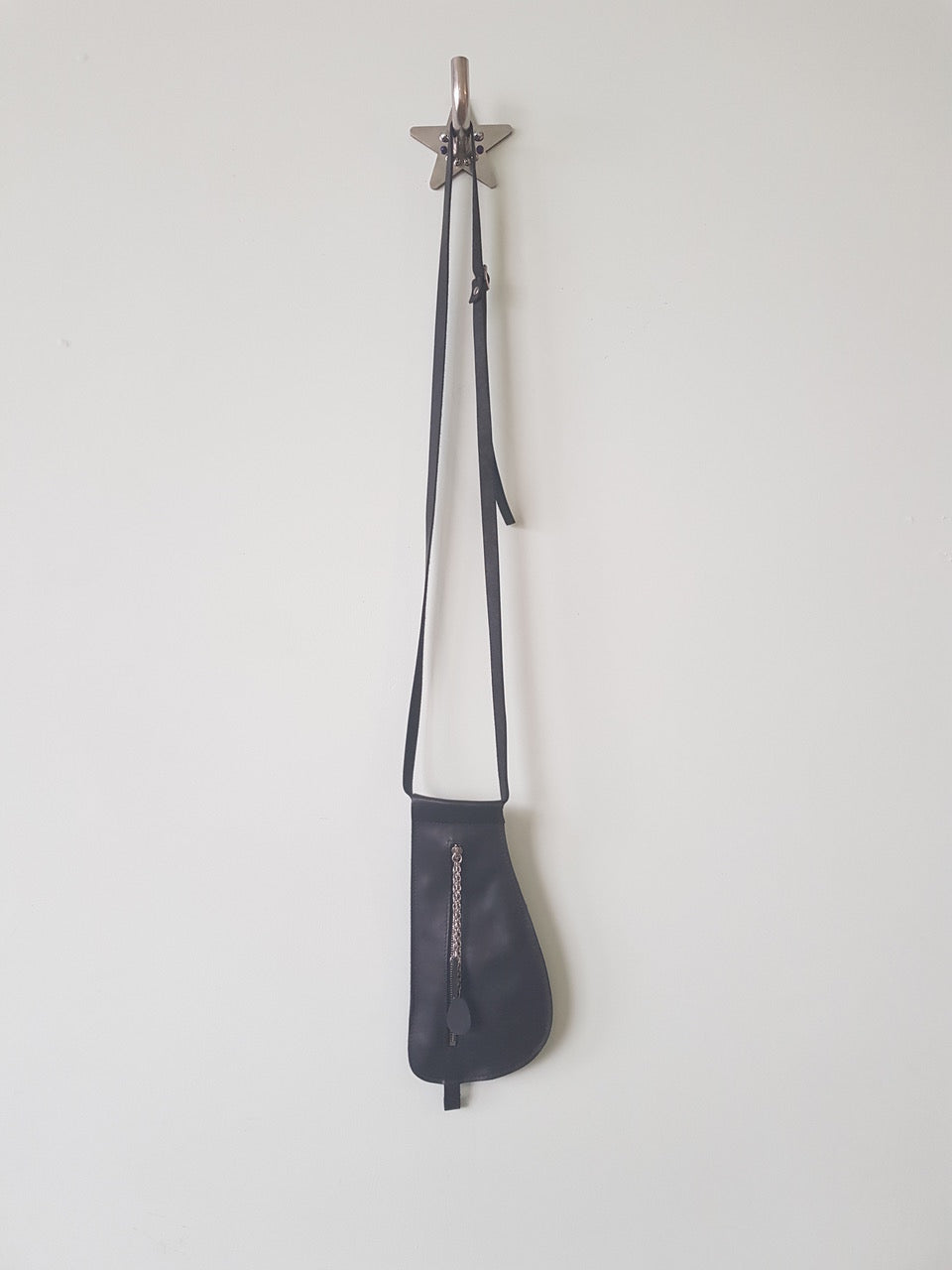 The Teardrop Bag – Handmade Leather in black