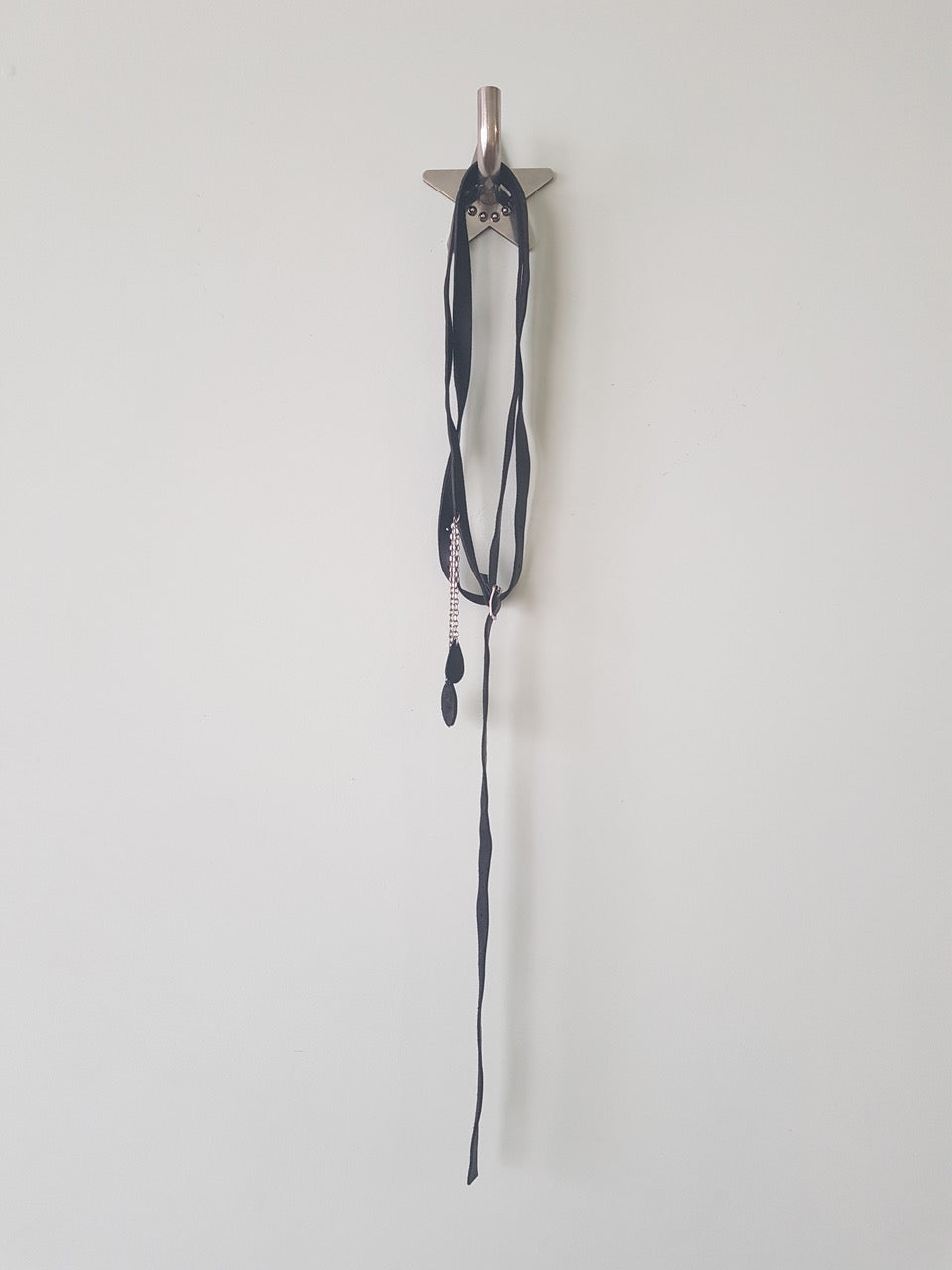 The Teardrop Belt – Handmade Leather in black